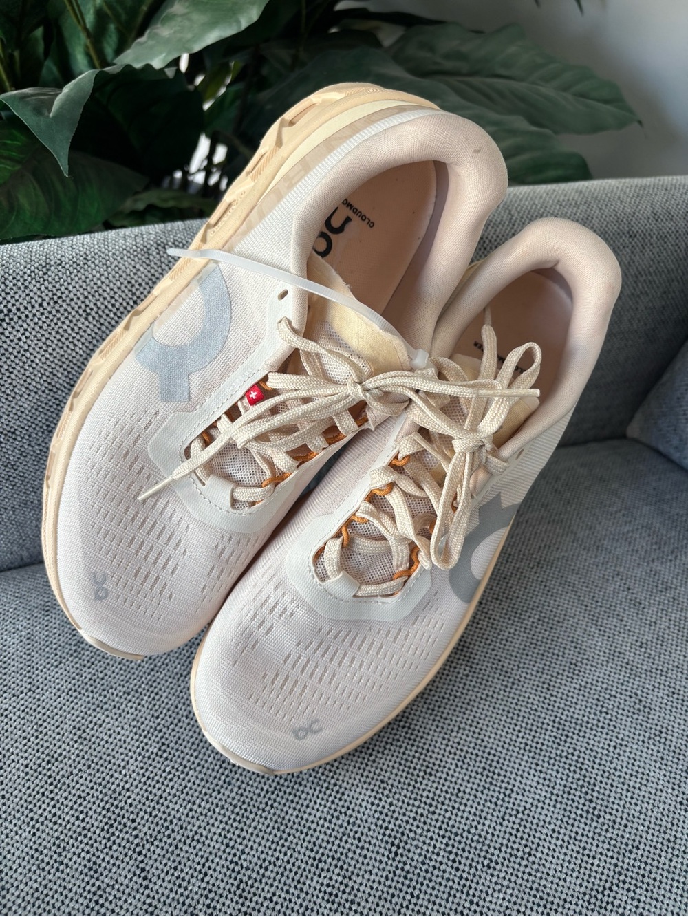 On Running Women’s Sneakers in Light Beige - Cloud Style